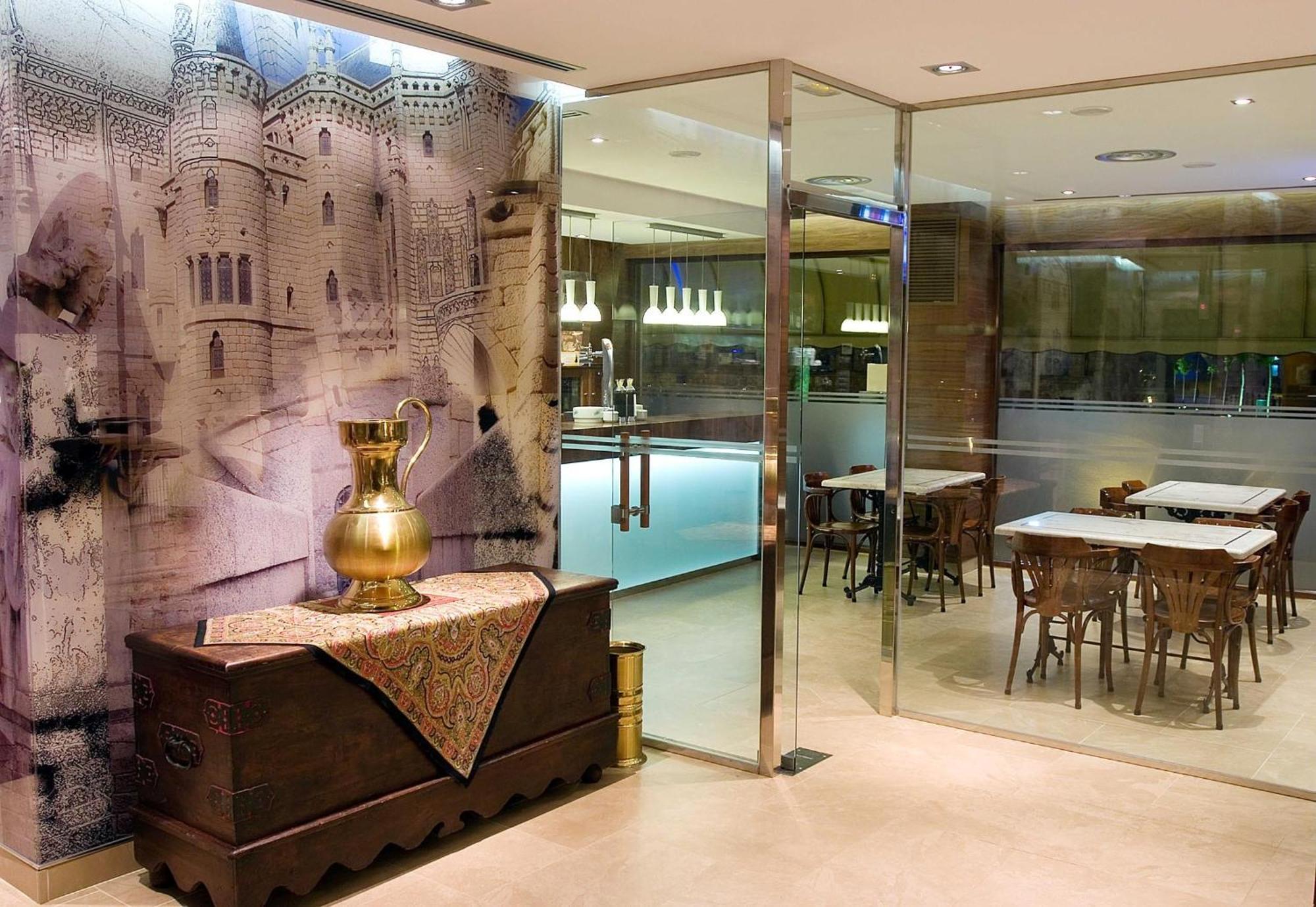 Hotel Restaurante La Peseta Асторга Екстер'єр фото