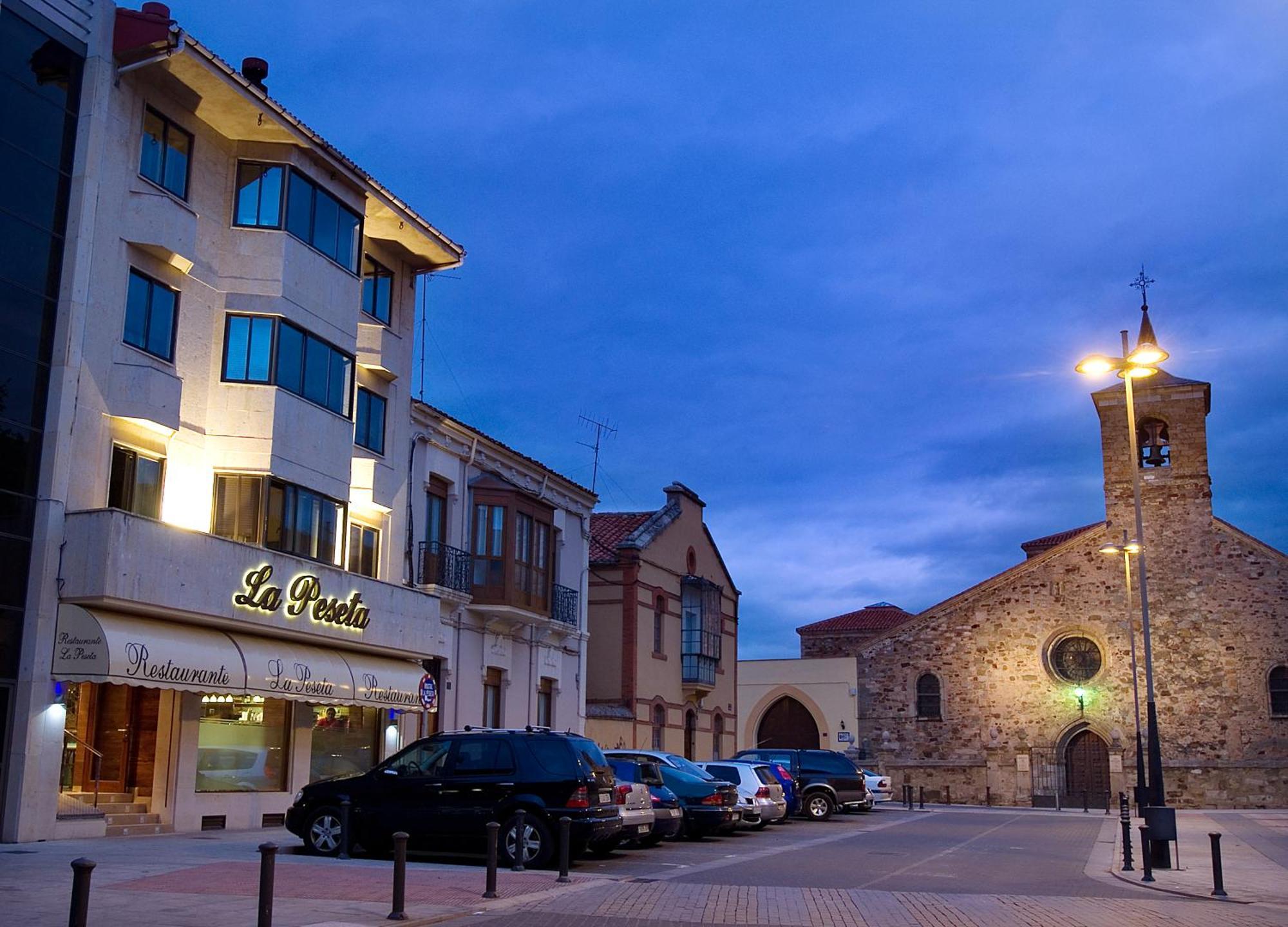 Hotel Restaurante La Peseta Асторга Екстер'єр фото
